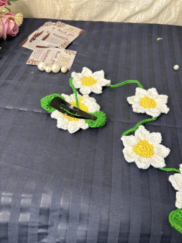White daisy hair braids